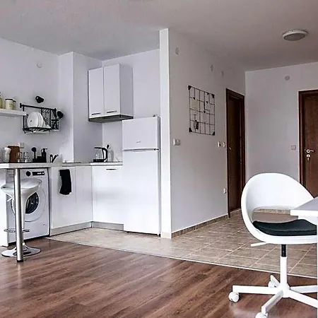 호텔 White F Near The Gondola 3*